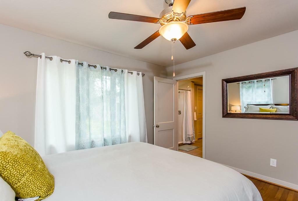 The Blue Door Bungalow - Luxury Home Downtown Houston Eksteriør billede